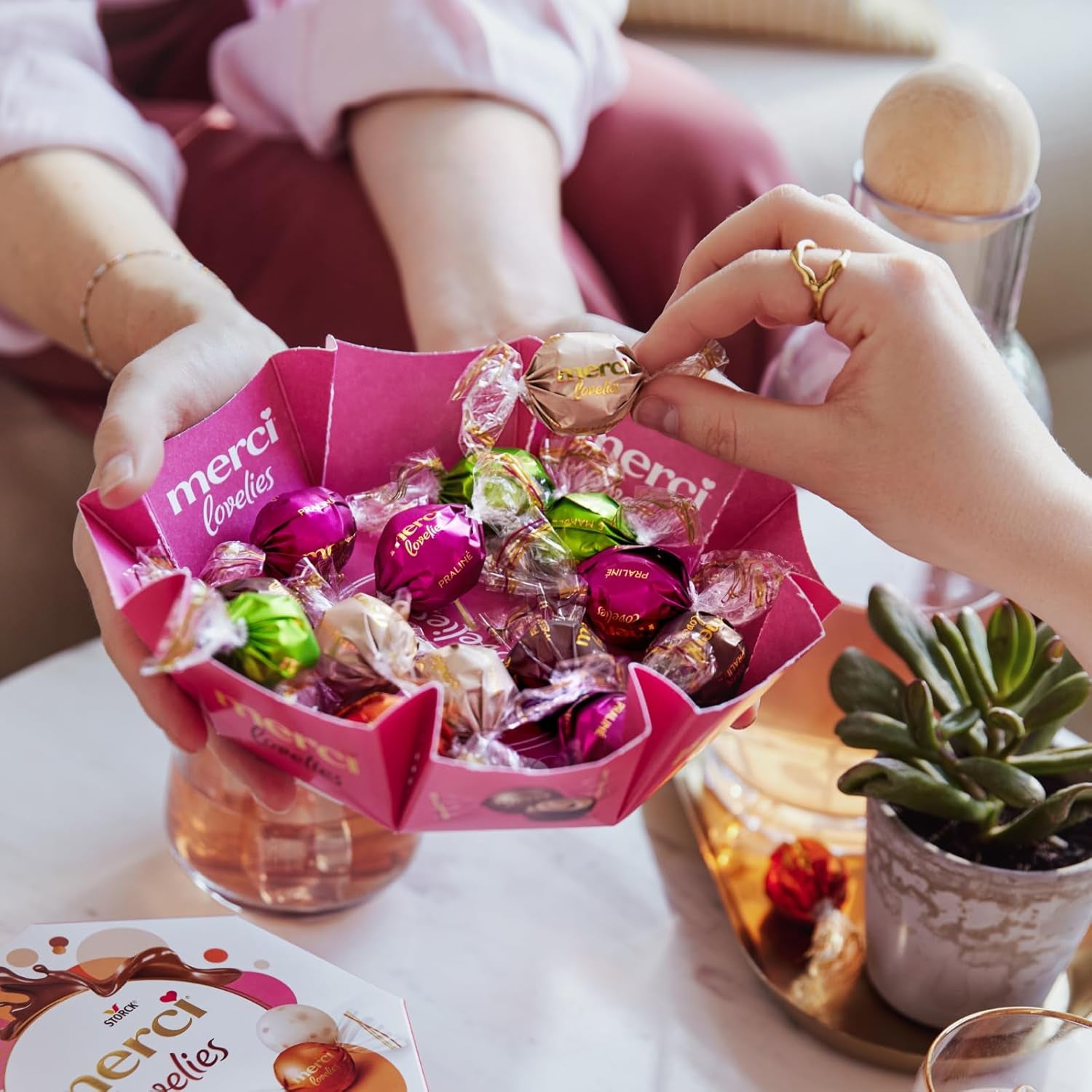 merci lovelies Classic – 1 x 185g – Caja de praliné con 5 especialidades de chocolate rellenas – Bolas de chocolate para compartir y regalar