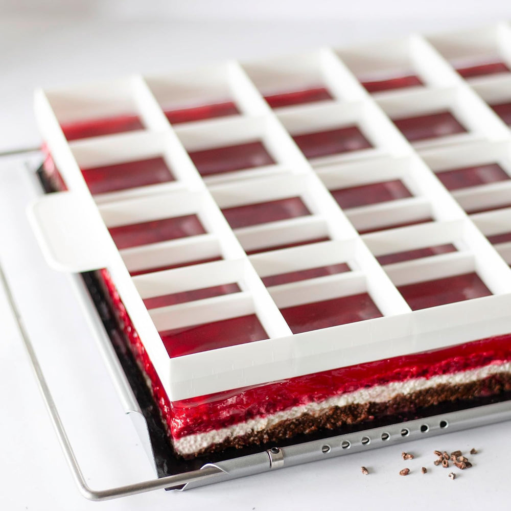 Divizor de prăjituri și tăietor de aluat STÄDTER pentru 24 sau 30 de bucăți, plastic alimentar, lavabil în mașina de spălat vase, utilizabil pe ambele părți