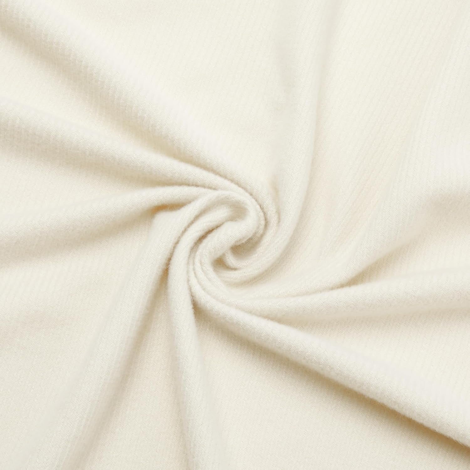 Amazon Basics Manta ligera de poliéster reciclado, manta acogedora para decoración de habitaciones, 127 x 152 cm, blanco marfil con estampado azul Camas y mantas a cuadros Besuche den Amazon Basics-Store