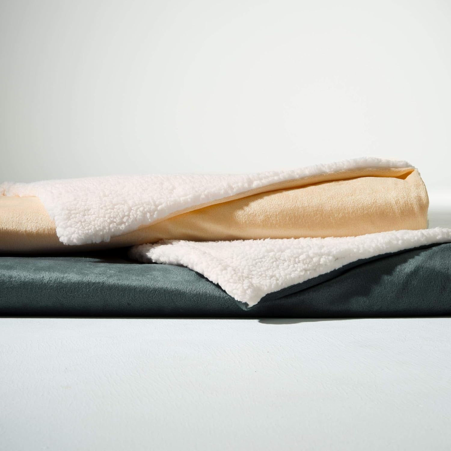 Aqua-Textil Manta mullida y acogedora 150 x 200 cm Gris Melange blanco Manta de televisión de felpa Colcha Sherpa Fleece Oeko-Tex Ottawa Camas y mantas Besuche den aqua-textil-Store Ropa de cama Nicki gris 200 x 220 cm