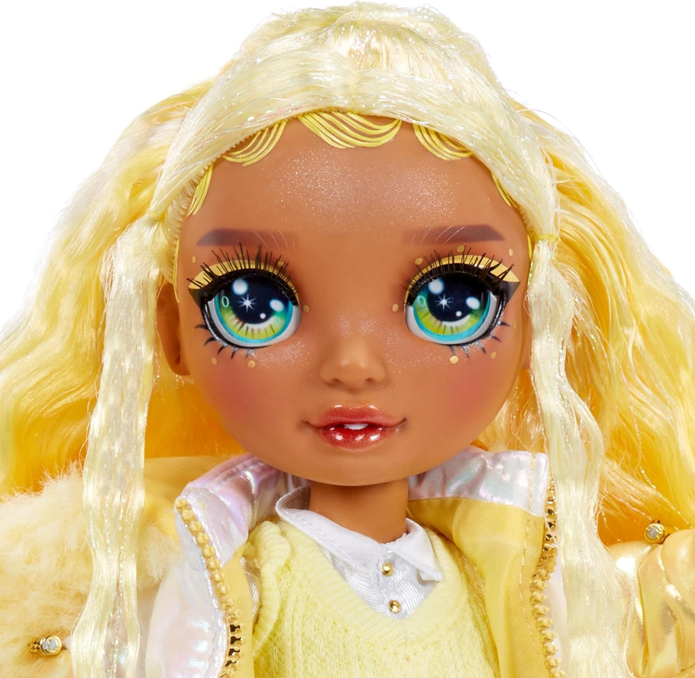 Rainbow High Winter Wonderland - Sunny (Galben) - Păpușă la modă de 28 cm, cu zăpadă magică ascunsă care se umflă cu apă, cu set de om de zăpadă, potrivită pentru copii 4-12 ani și colecționari