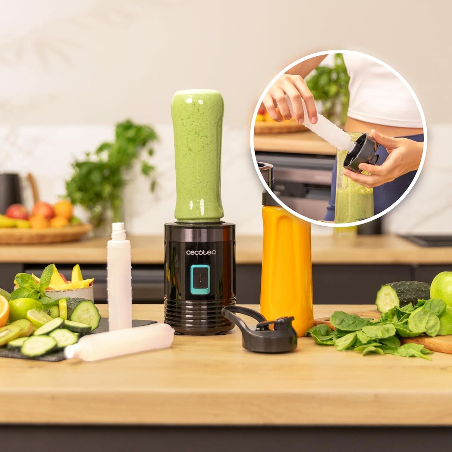 Cecotec Tragbarer Einzelstandmixer Power Titanium 300 Easygo. 350W, Zerkleinert Eis, 4 Klingen Mit Schwarzer Titanbeschichtung, Inklusive 2 Kühlröhren, 2 Tragbaren Bechern Und 2 Deckeln Mama si Copilul Naty Shop