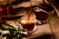 LOYD - YUNNAN Ceai negru cu frunze întregi - Ceai negru 100% natural din China, pentru iubitorii de ceai - Ceai negru cu frunze întregi - Gust intens, postgust delicat de miere și caramel - 80 g