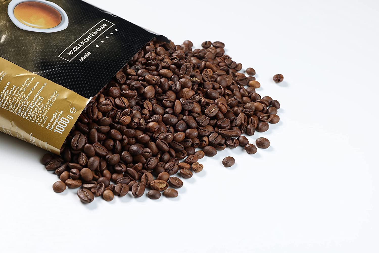 Segafredo Zanetti Selezione Espresso - Boab întreg (pachet de 1 kg) - Potrivit pentru toate specialitățile de cafea italienești - Prăjire medie spre închisă, aromă puternică și intensă