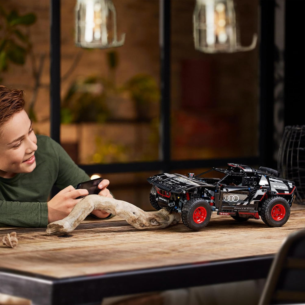LEGO 42160 Technic Audi RS Q e-tron, Rallye-Auto-Spielzeug, Dakar-Rallye-Geländewagen, App-steuerter RC mit Control+, Geschenk für Jungen, Mädchen y Fans ab 10 Jahren zum Bauen