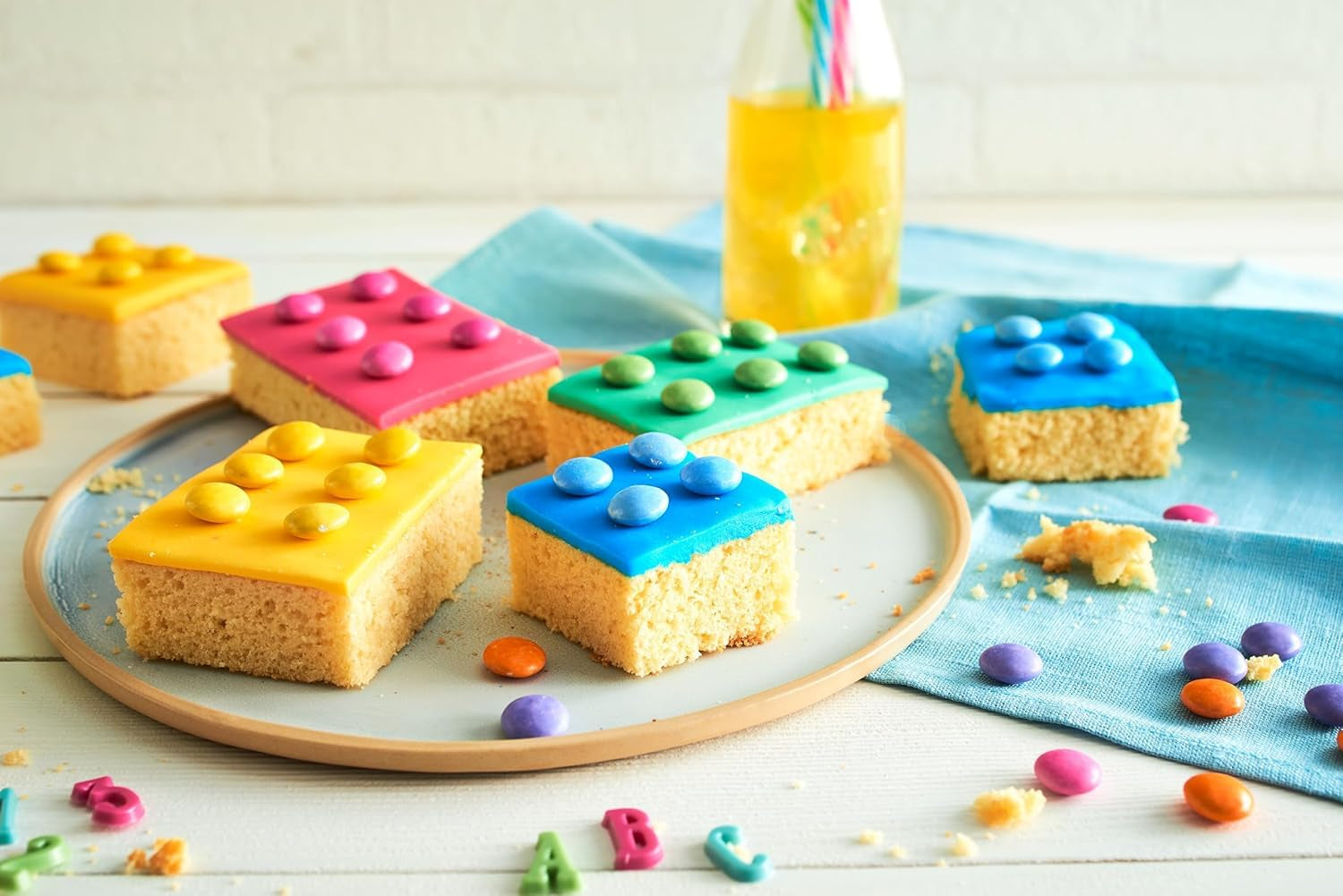 Decoraciones de lentejas y chocolate RUF Love Chocolate, elaboradas con fino chocolate con leche con un glaseado de azúcar crujiente y colorido, 75 g por caja