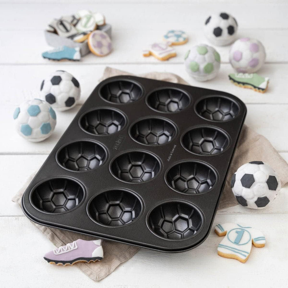 Zenker 12Er Muffinform – Muffinbackblech Für Muffins Und Cupcakes Aus Der Serie Soccer Baking– Hitzebeständiges 12Er Muffinblech Mit Antihaftbeschichtung, Schwarz Moldes y bandejas para hornear Naty Shop