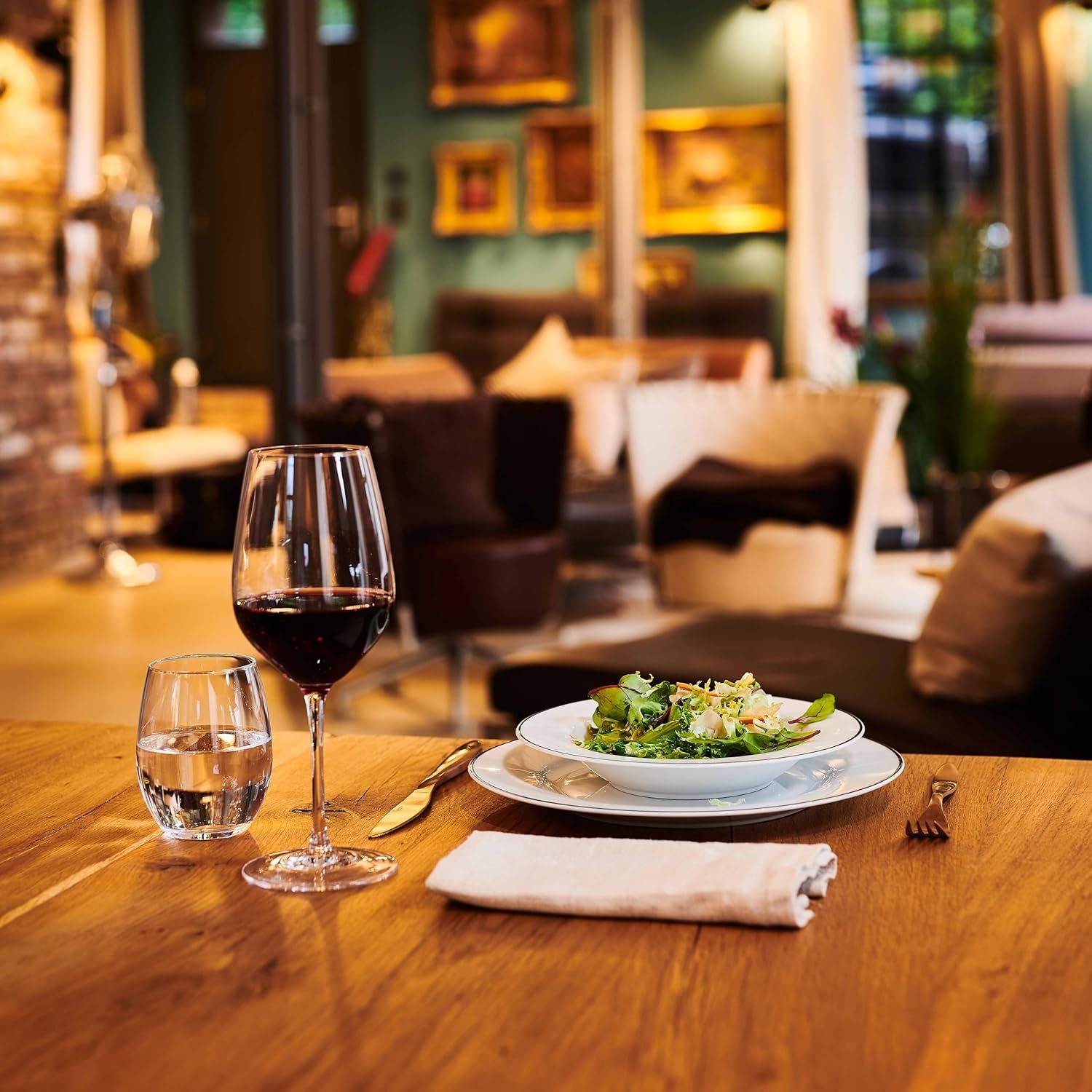 Mäser, seria Nola, serviciu modern de cafea pentru 6 persoane, alb cu margine neagră, set de veselă cu 18 piese, cești de cafea, farfurioare și farfurii de desert - serviciu rotund de cafea, set de cafea, alb