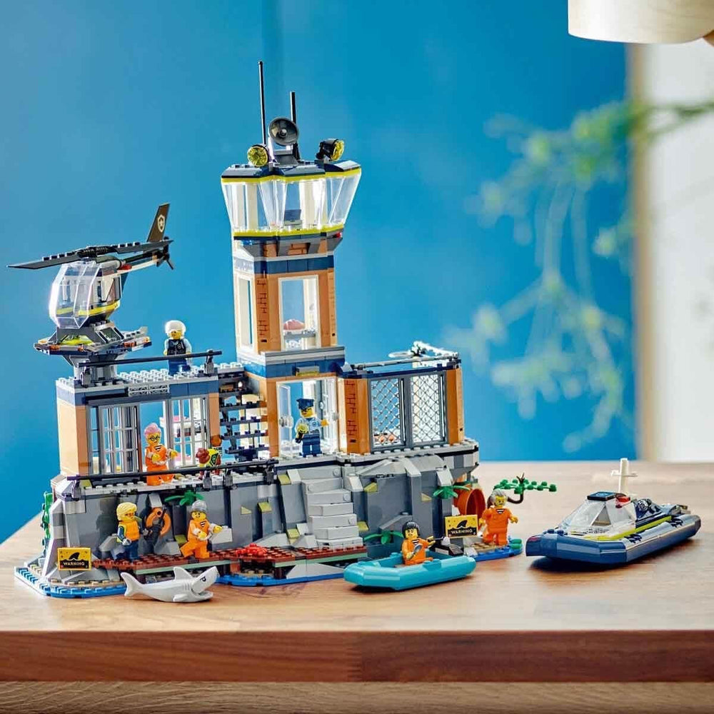 LEGO City Comisaría de Policía de Prison Island Helicóptero Barco Tiburón Policía Juego de juguetes 7 minifiguras y perro Regalo de cumpleaños para niños y niñas de 7 años 60419 Juegos de construcción Besuche den LEGO-Store