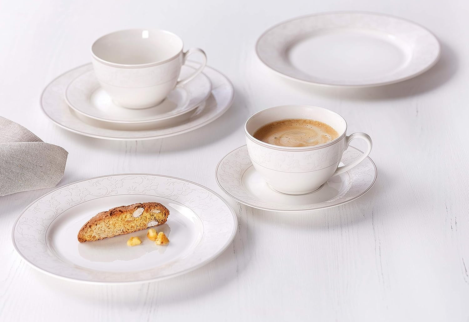 Ritzenhoff & Breker Kaffeeservice Isabella, 18-Teilig, Fine-China-Porzellangeschirr, Weiß Mit Ornamenten, 37 X 26 X 25 Cm Seturi vesela masa Naty Shop