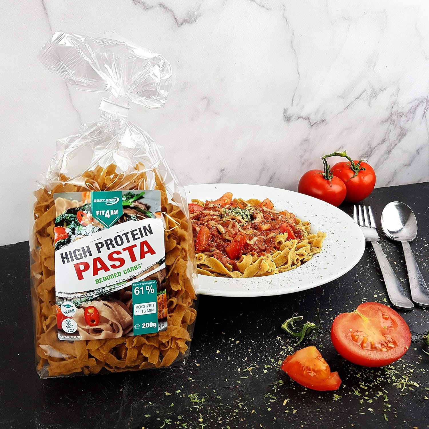 Pasta Proteica Best Body Nutrition 6 x 200 g - Tagliatelle Alto en Proteínas Fit4Day - 61% de Proteínas, Bajo en Carbohidratos, Vegano y Sin Lactosa, Sin Soja - Proteína de Guisante de Alta Calidad - Para Dietas Bajas en Carbohidratos