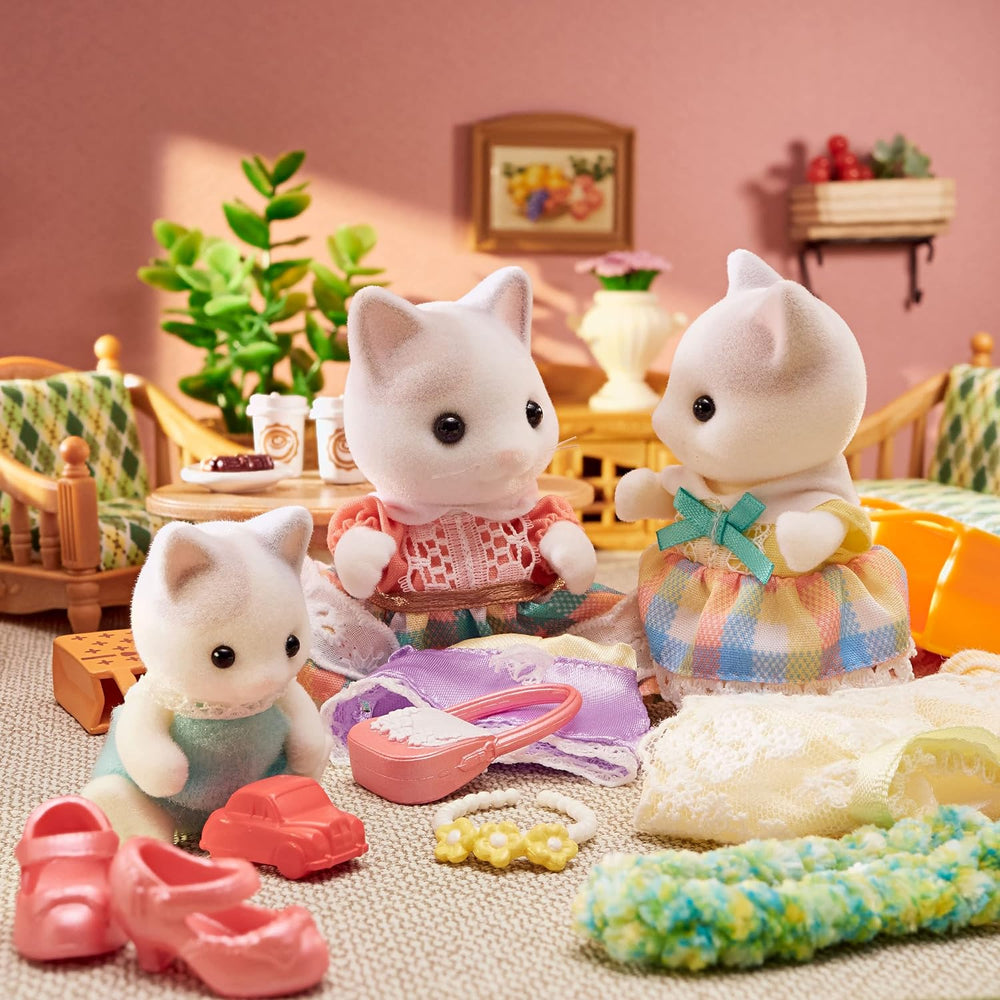 Sylvanian Families - 5738 Familia Pisicilor de Lăpte - Figurine pentru casă de păpuși