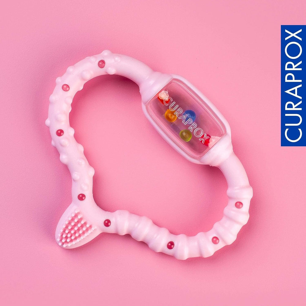 Inel de dentiție Curaprox pentru bebeluși - Pentru copii mici 0-24 luni/Ameliorează durerea de dinți și promovează abilitățile motorii | Fără BPA, Roz, cu periuță de dinți de antrenament/Fabricat în Elveția