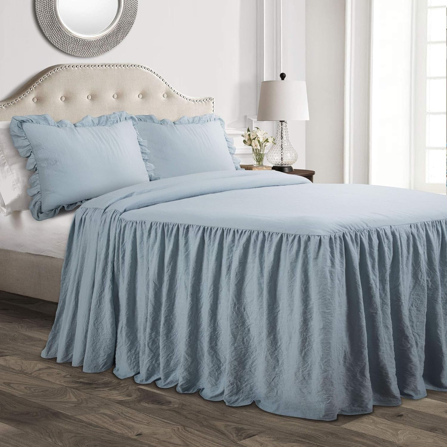 Set de cuvertură de pat Lush Decor cu fustă Ruffle, 3 piese, set de lenjerie de pat Farmhouse de lux, elegant, fermecător detaliu Ruffle, stil atemporal și design clasic, moale și ușor, dimensiune King, Paturi si Cuverturi Lush Decor Albastru de mare Regina