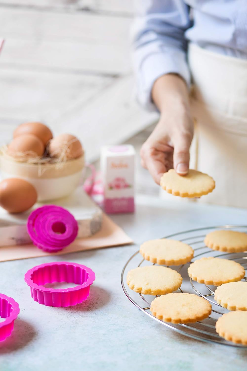 0255301 Set forme de biscuiți, rotunde-ondulate, 6 piese, 1,5/2,5/3,5/5/6,5/8 cm