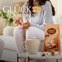 Chocolate Lindt | Bolsa Tiramisú LINDOR | 137g | 11 bolas de chocolate con leche con relleno de tiramisú que se derrite en la boca | Regalo de chocolate