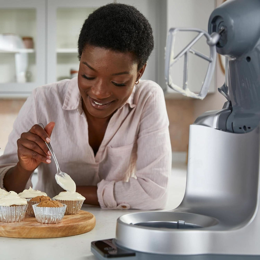 Kenwood Prospero+ KHC29A.R0SI Máquina de cocina, 4,3 L Edelstahlschüssel, Inkl. 10-Teiligem Zubehör-Set Mit Fleischwolf, Glas-Mixer, Zitruspresse, Entsafter Und Mehr, Inkl. Easyweigh Waage, 1000W, Plata Madre e Hijo Naty Shop