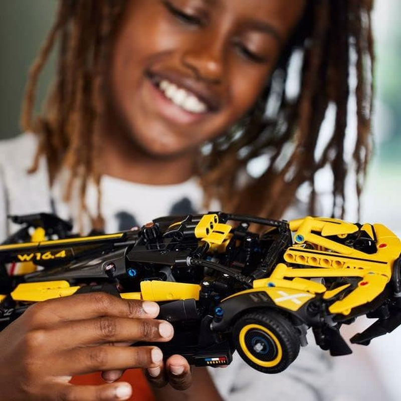 LEGO Technic Coche de carreras Bugatti, kit de modelo de coche, coche deportivo de juguete, icónico juego de coches coleccionables, juguete de construcción a partir de 9 años 42151 Juegos de construcción Besuche den LEGO-Store