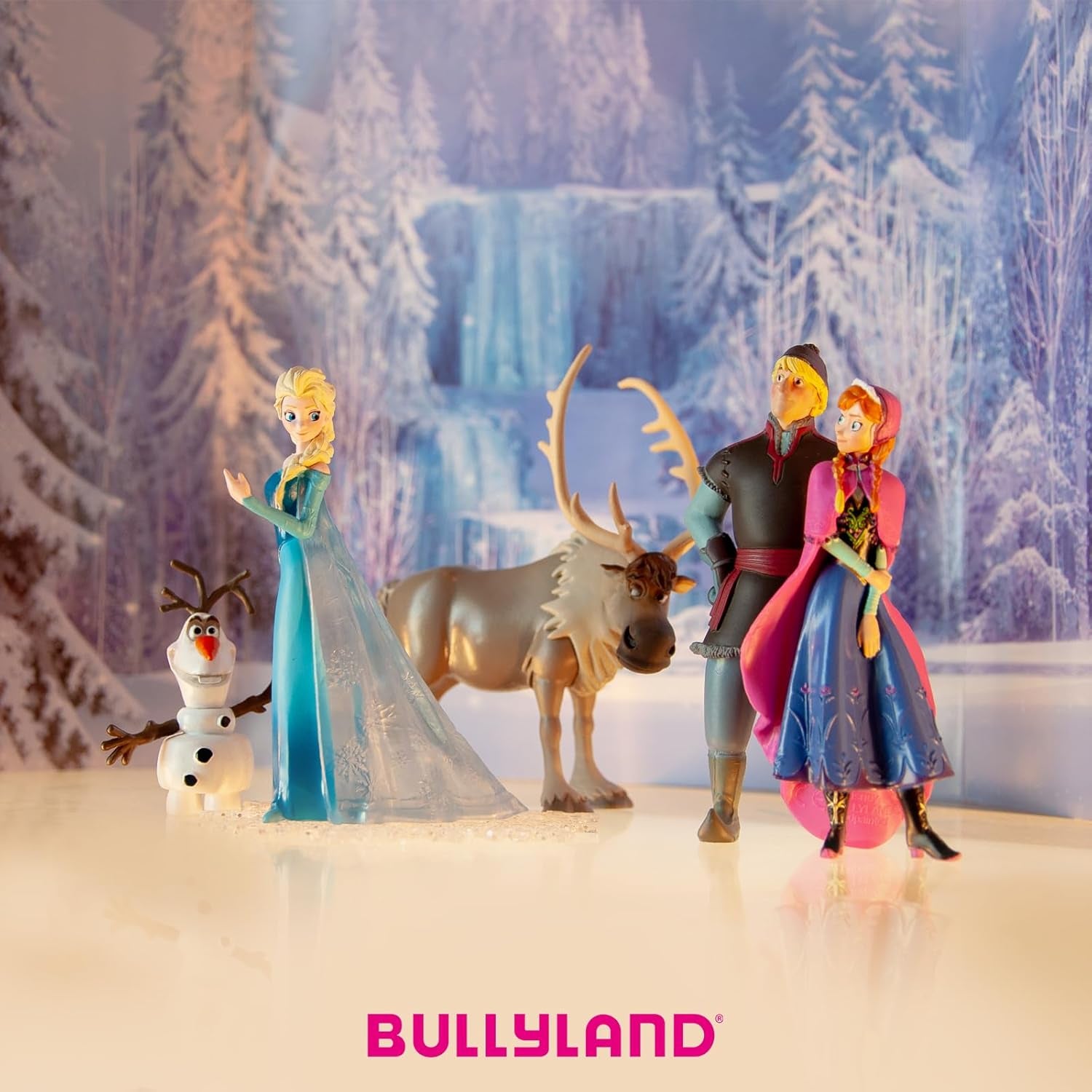 Bullyland 12961 - Figurină Elsa din Arendelle din filmul Frozen de Walt Disney, aprox. 10,1 cm, foarte detaliată, ideală ca un mic cadou pentru copiii cu vârsta de 3 ani și peste