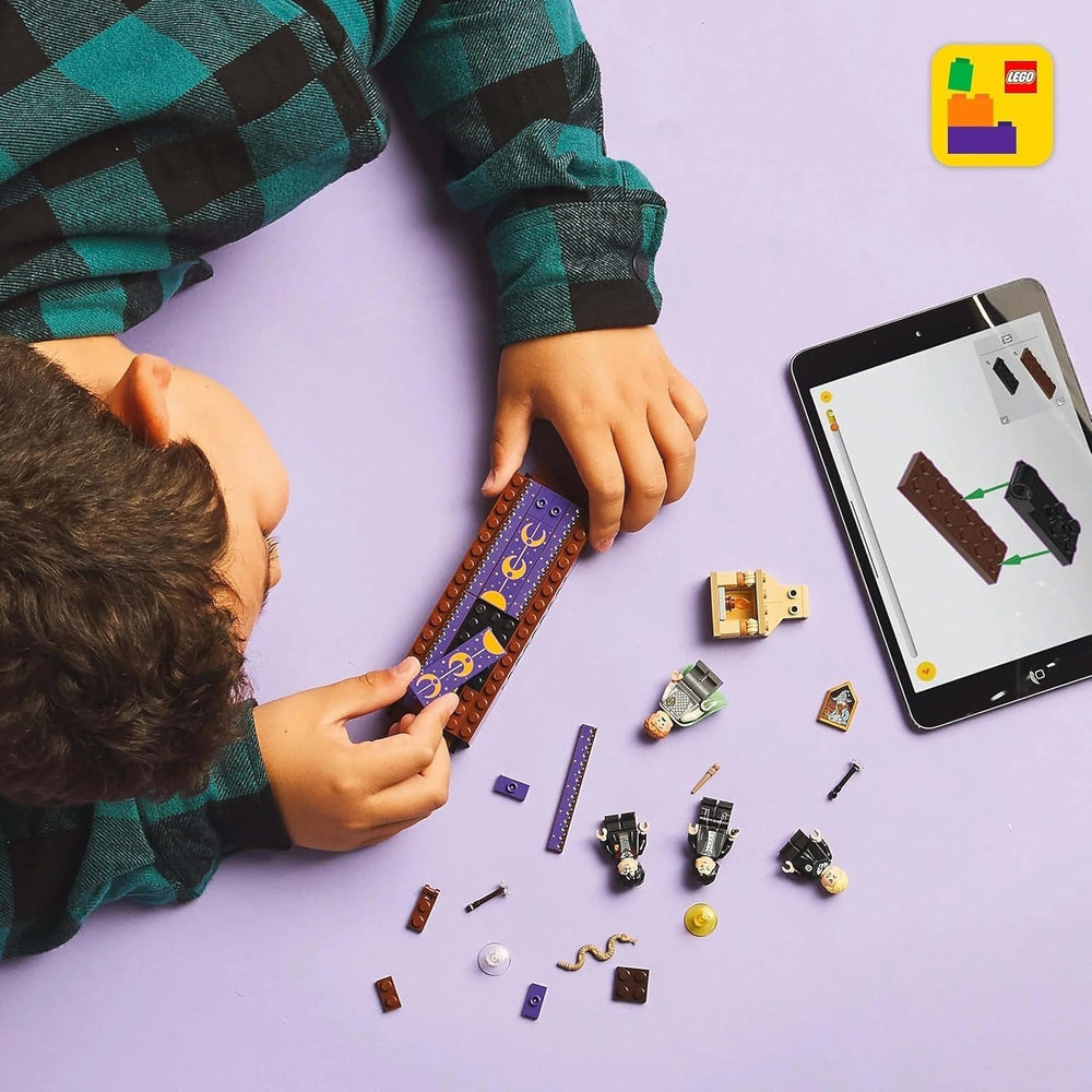 LEGO Harry Potter Castillo de Hogwarts: Juego de construcción del club de duelo con 4 minifiguras incl. Draco Malfoy, Gilderoy Lockhart y Severus Snape, set Con función Para niños y niñas a partir de 8 años 76441 Juegos de construcción Besuche den LEGO-Store