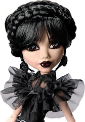 Muñeca Monster High Wednesday, figura coleccionable Rave'N Wednesday con vestido negro inspirado en el escenario de baile gótico, accesorios premium y soporte para muñecas, HXJ03 Naty Shop Dolls