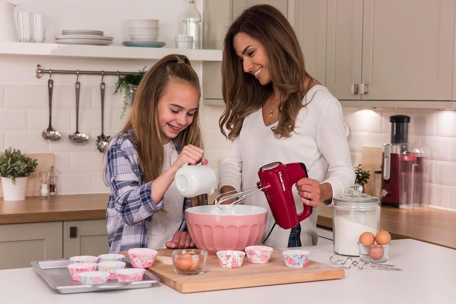 Batidora de mano Russell Hobbs [Handrührgerät] Desire Rot (5 Geschwindigkeitsstufen+Turbofunktion, 2 Spülmaschinengeeignete Rührbesen & Knethaken, Auswurftaste, Aufrechte Parkposition) Handrührer 24670-56 Cocina Naty Shop