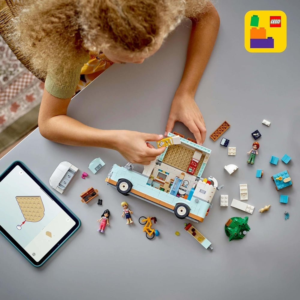 LEGO Friends Caravana, juego de construcción de rol con caravana de juguete, regalo para niñas a partir de 7 años, juego creativo con 3 minifiguras y figura del animal hurón 42663 Juegos de construcción Besuche den LEGO-Store