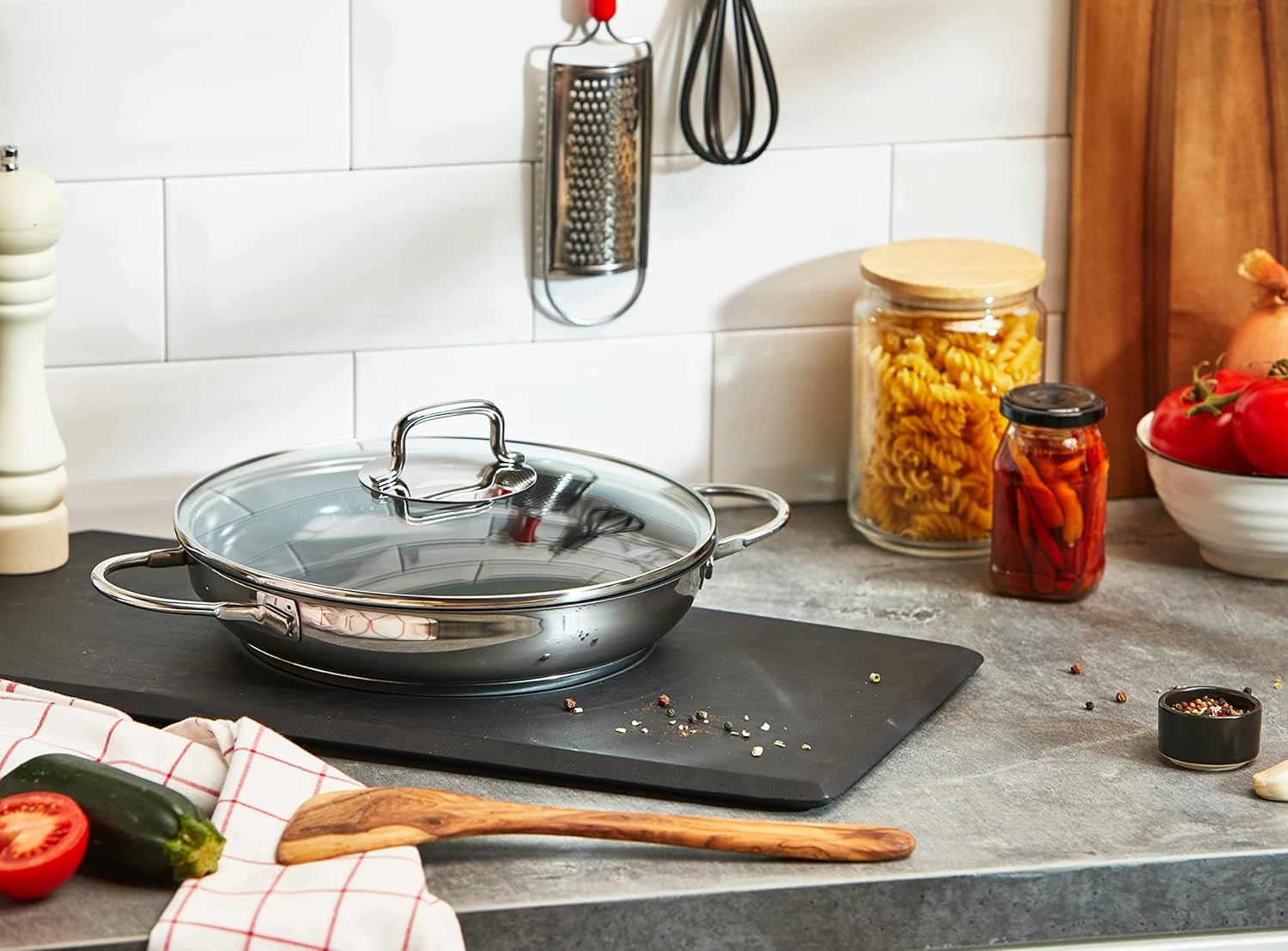 Cacerola inducción WMF Devil 26 cm con tapa de cristal, acero inoxidable con revestimiento Cromargan, revestimiento cerámico, apta para horno Ollas y sartenes Naty Shop