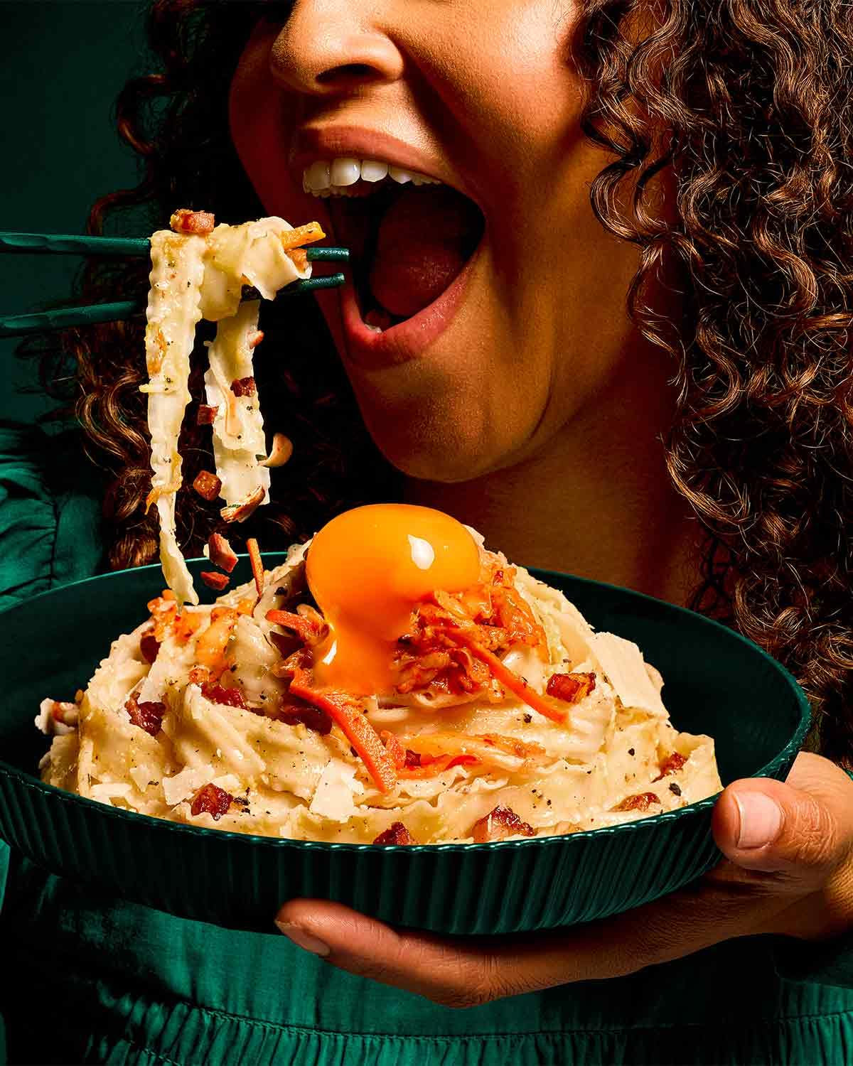 LEE KUM KEE Fideos cortados con cuchillo: fideos asiáticos cortados con cuchillo con una textura firme y sabrosa, ideales para platos y sopas al wok, semisecos, dos porciones por paquete, paquete múltiple de 6 x 180 g