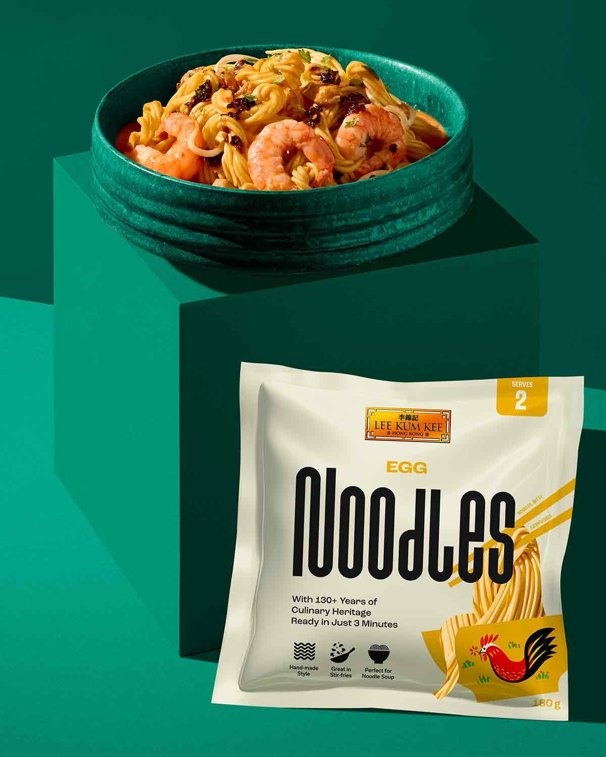 LEE KUM KEE Egg Noodles - Fideos asiáticos al huevo, los clásicos para platos y sopas al wok, fideos semisecos, listos en 3 minutos, dos porciones por paquete, multipack de 6 x 180 g