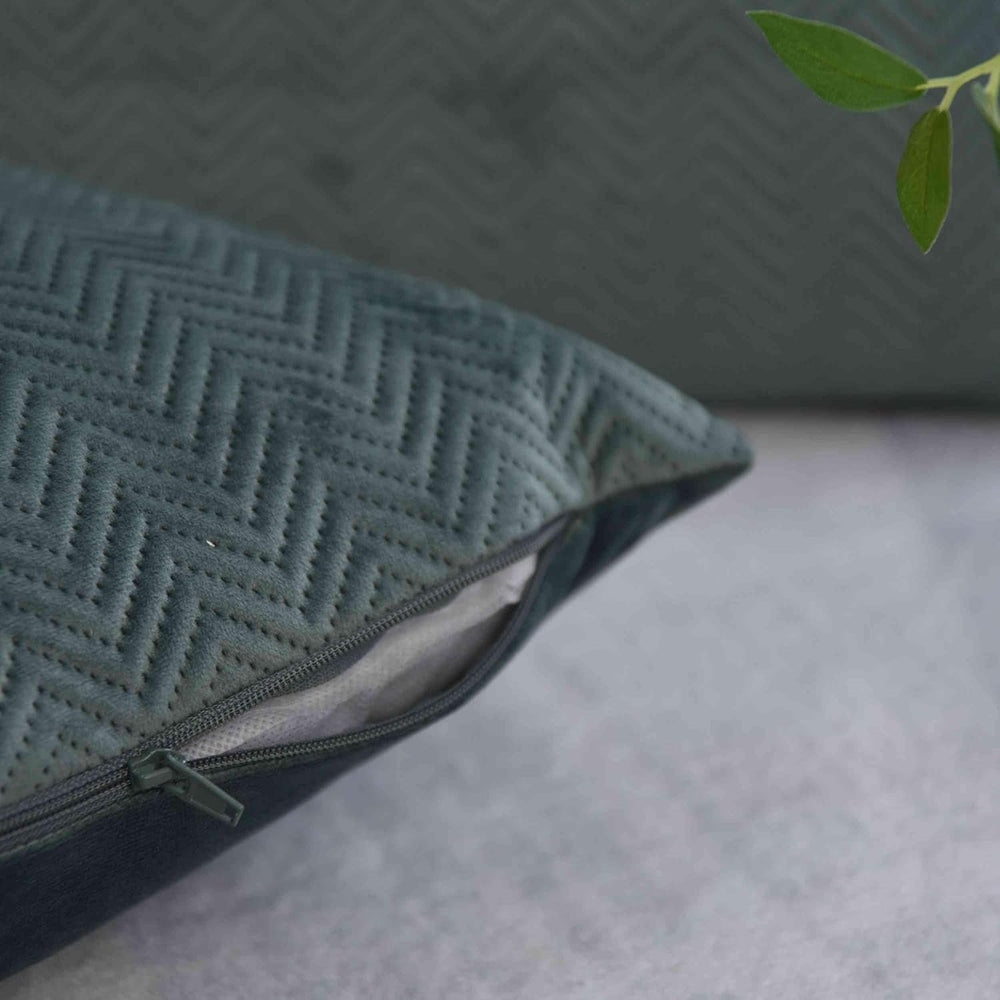 Cutie pentru perdele Pernă Pernă decorativă Lxw 45X45 Cm Verde Jacquard "Greta" Cu design în formă de heringbone Închidere cu fermoar ușor de întreținut Umplutură moale 320G - Varietate de culori, 2023510 Perne calatorie Naty Shop