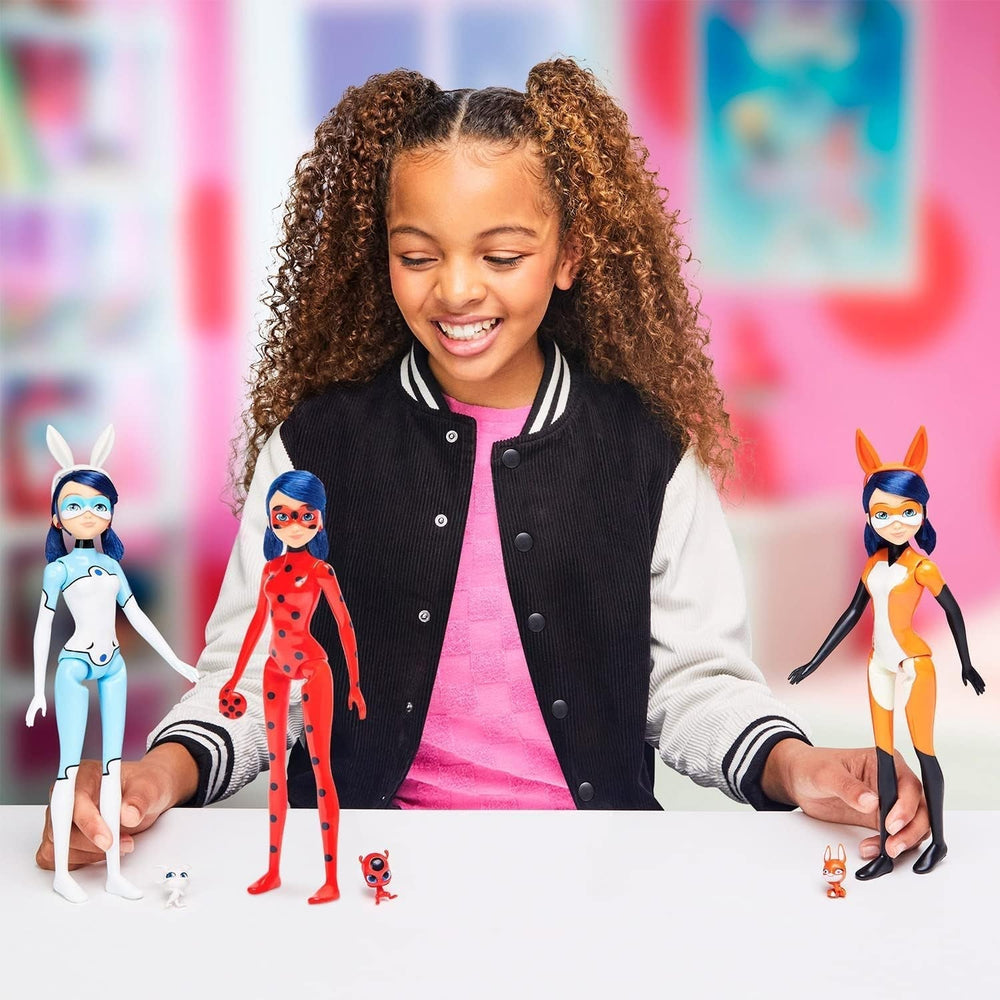 Bandai - Miraculous Ladybug - Muñeca Marinette Cambio De Color Sorpresa - Muñeca Articulada Miraculous, 26 Cm + 3 Sorpresas - Modelo Aleatorio - P50390 Muñecas Naty Shop