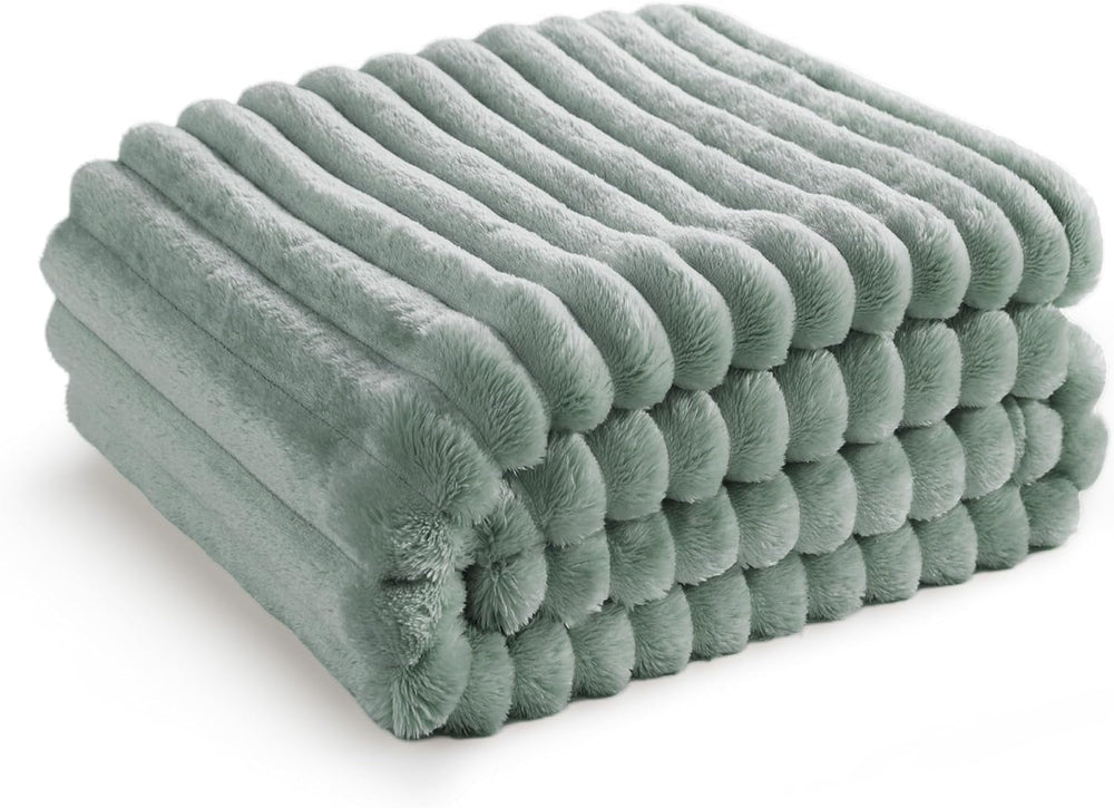 BEDSURE Manta de Lana Verde Salvia para Sofá - Mantas Acogedoras Súper Suaves para Mujeres, Linda Manta Pequeña para Niñas, Camas y Mantas de 127 X 152 Cm Besuche den BEDSURE-Store Greetings Throw (50" X 60")