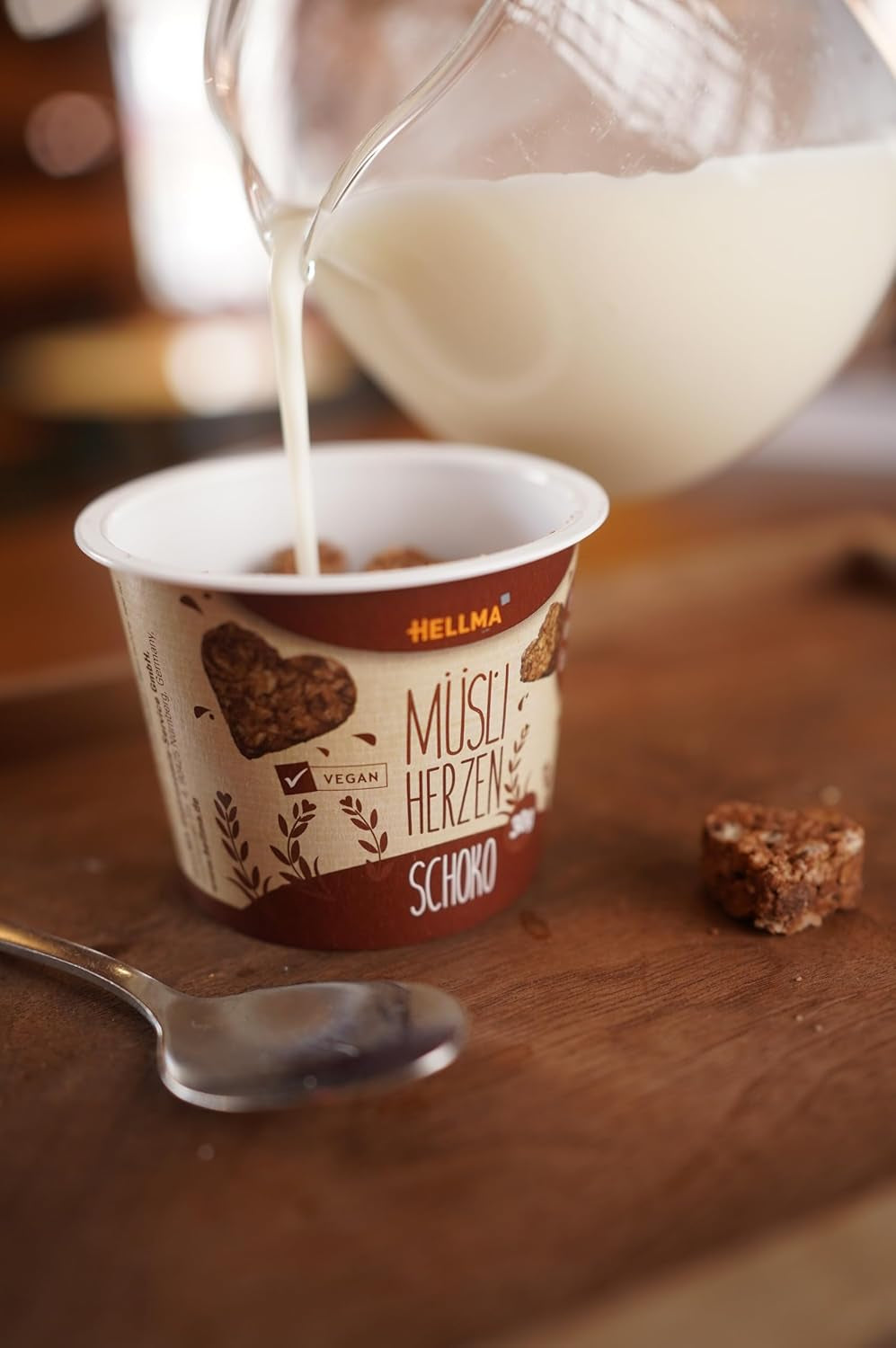 HELLMA Corazones con Muesli y Chocolate - 18 porciones de 30 g cada una - Avena cubierta de chocolate en forma de corazón, vasos para llevar