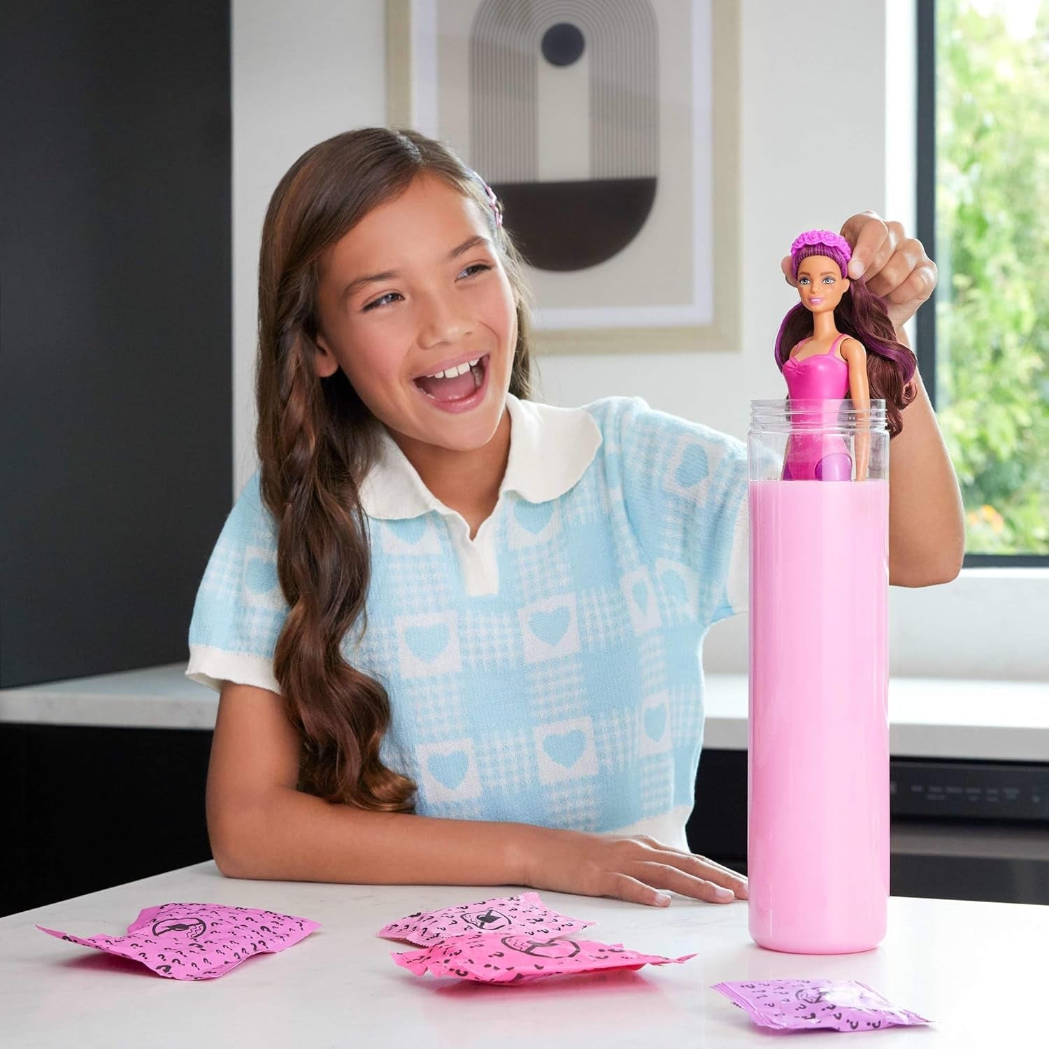 Păpușă Barbie Colour Reveal și accesorii, seria balerină, 6 surprize de desfăcut, inclusiv schimbarea culorii, inspirată de tendința principală de balet (stilurile pot varia), HRK17 Papusi Naty Shop