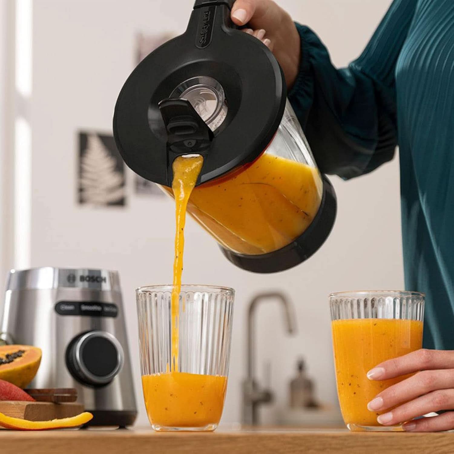 Bosch Batidora de pie Vitapower Serie 4 MMB6382M, Edelstahl-Klingen Made in Germany, 1,5L Thermosafe Glasbehälter, Stopfer, Sicherheitsdeckel, Spülmaschinengeeignete Teile, 30.000 U/Min, 1200 W, Edelstahl Kitchen Naty Shop