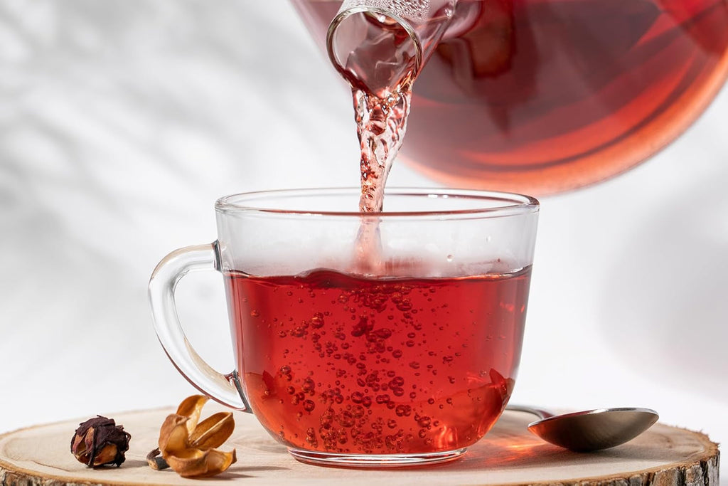 LOYD - Ceai de fructe cu coacăze negre și fructe de soc - 20 pliculețe piramidale - Amestec de flori de soc, frunze de mure cu suc de coacăze negre - Gust dulce și intens - 40 g