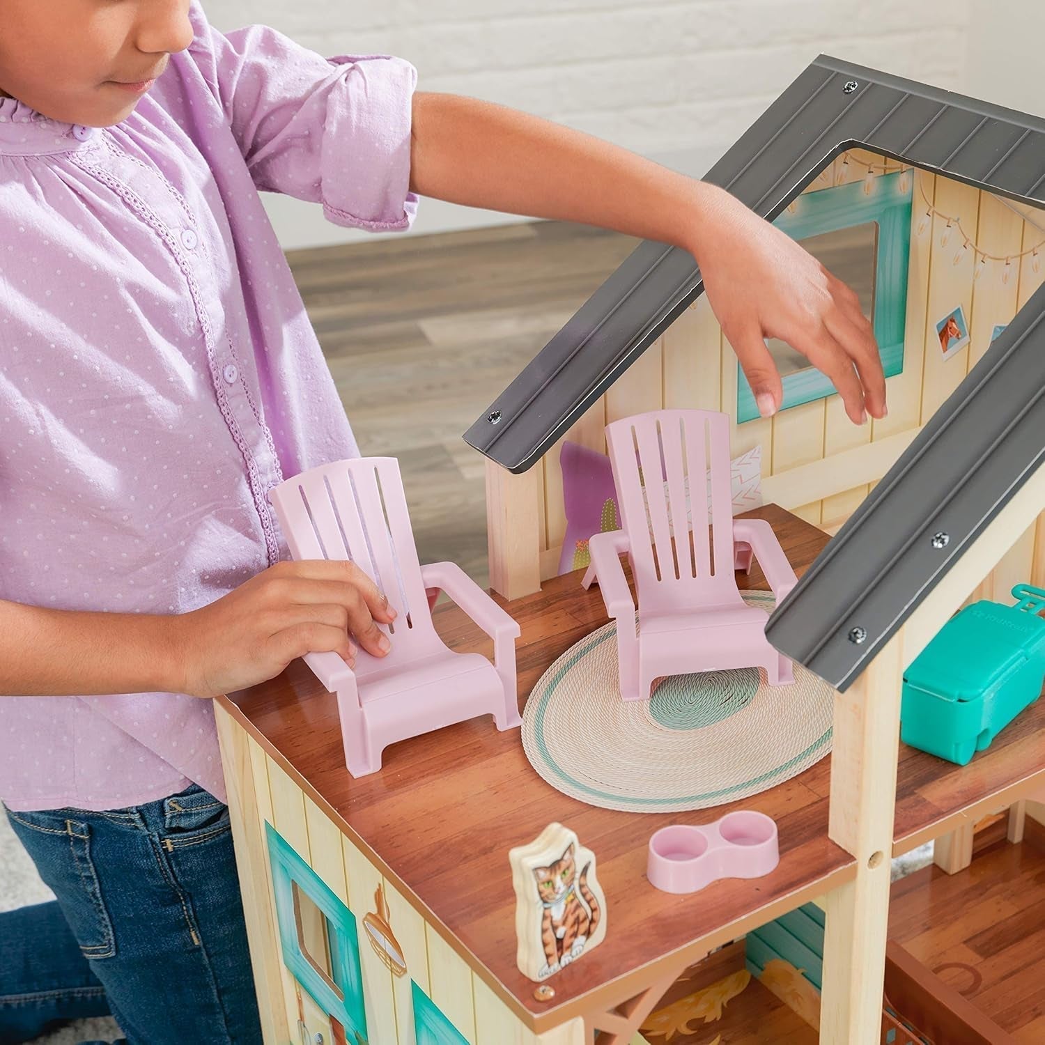 Casa de păpuși Kidkraft Sweet Meadow Horse Stable cu cal - set de joacă din lemn cu mobilier și accesorii, cadou de jucărie cu cal pentru băieți și fete de la 3 ani, 63534 Casute de papusi Naty Shop