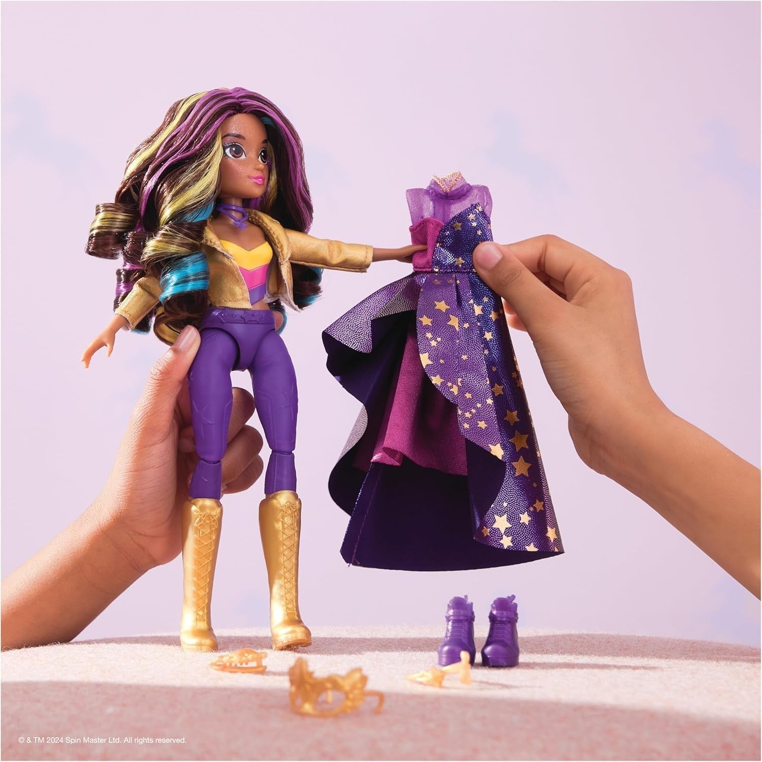 Unicorn Academy Deluxe Masked Ball Sophia - Muñeca de 24 cm de la popular serie de Netflix con 2 conjuntos, disfraces clásicos y juegos de rol, a partir de 4 años Naty Shop Dolls