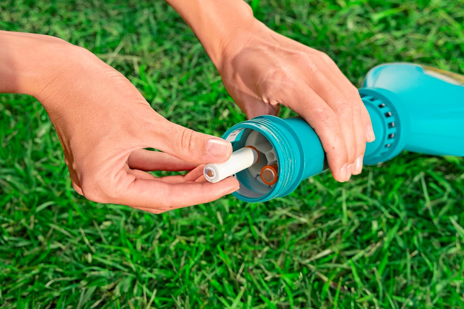 Limpiafondos a batería Bestway AquaTech 150 cm