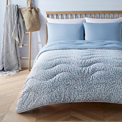 Night Lark Coverless Duvet Super King 6 Tog Spring Summer - Abstract Waves. Cuvertură super moale, confortabilă și ușoară. Se spală la mașină și se usucă rapid, toate într-un set de fețe de pernă reversibile Plapumi si pilote Naty Shop Valuri abstracte Super King