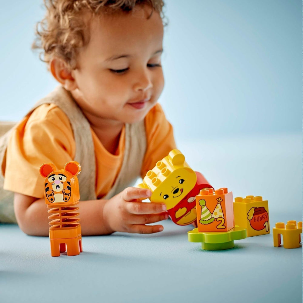 LEGO DUPLO - Fiesta de cumpleaños de Winnie the Pooh de Disney - juguete educativo para preescolares - juego de 3 minifiguras, incluidos Winnie the Pooh, Tigger y Piglet - idea de regalo para niños y niñas a partir de 1,5 años 10457 Juegos de construcción Beuche den LEGO-Store