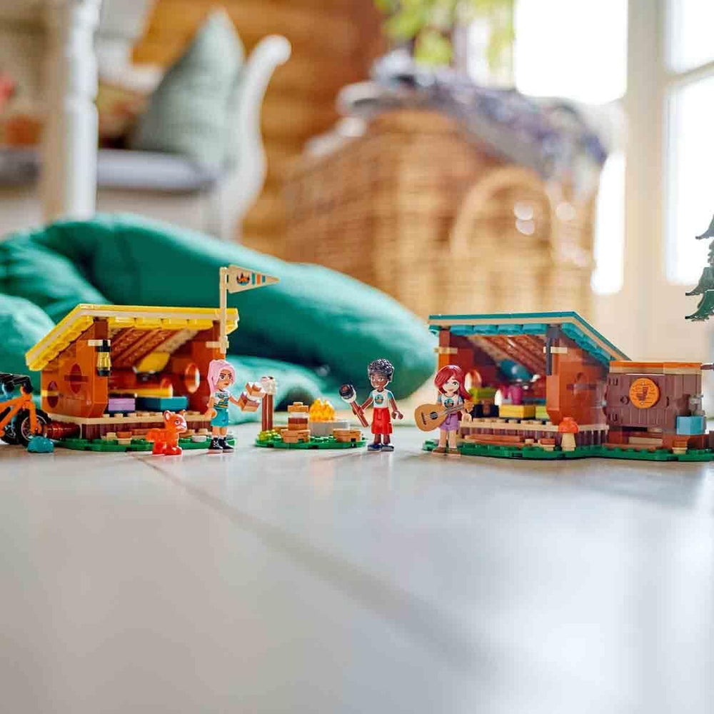 LEGO Friends Cabañas Acogedoras en el Campamento de Aventuras, Juego de rol al aire libre, Juguete infantil para niñas y niños a partir de 7 años con 3 figuras y un zorro, Juguete para acampar 42624 Juegos de construcción Besuche den LEGO-Store