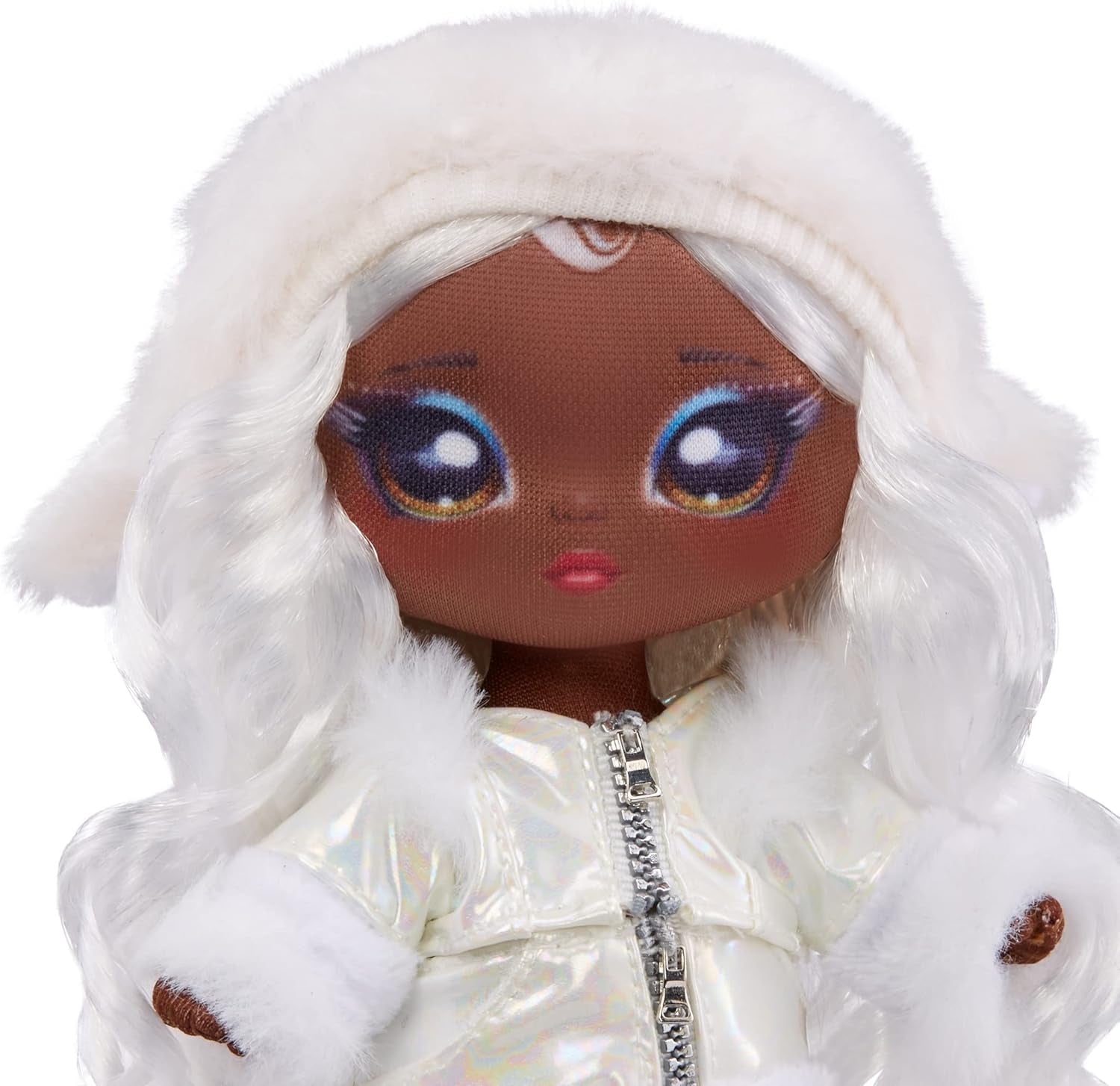 ¡N / A! ¡N / A! ¡N / A! Serie SurpriseCozy – Evie VON HOO – Schneeule Modepuppe aus softe Plüsch mit weissen Haaren, Mütze, Outfit und Flauschiger Anhäntagetasche – Tolles Geschenk für Kinder ab 5 Jahren 119357EUC