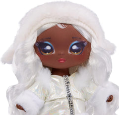 ¡N / A! ¡N / A! ¡N / A! Serie SurpriseCozy – Evie VON HOO – Schneeule Modepuppe aus softe Plüsch mit weissen Haaren, Mütze, Outfit und Flauschiger Anhäntagetasche – Tolles Geschenk für Kinder ab 5 Jahren 119357EUC