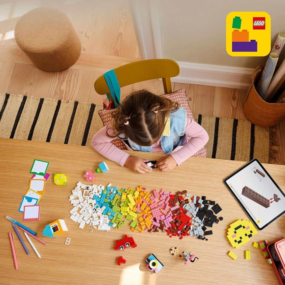 LEGO Classic Creative Fun Box, Ladrillos de construcción de colores para juegos de rol imaginativos, Set de construcción para principiantes, Juguetes para niñas y niños a partir de 5 años, Modelos reconstruibles 11042 Juegos de construcción Besuche den LEGO-Store