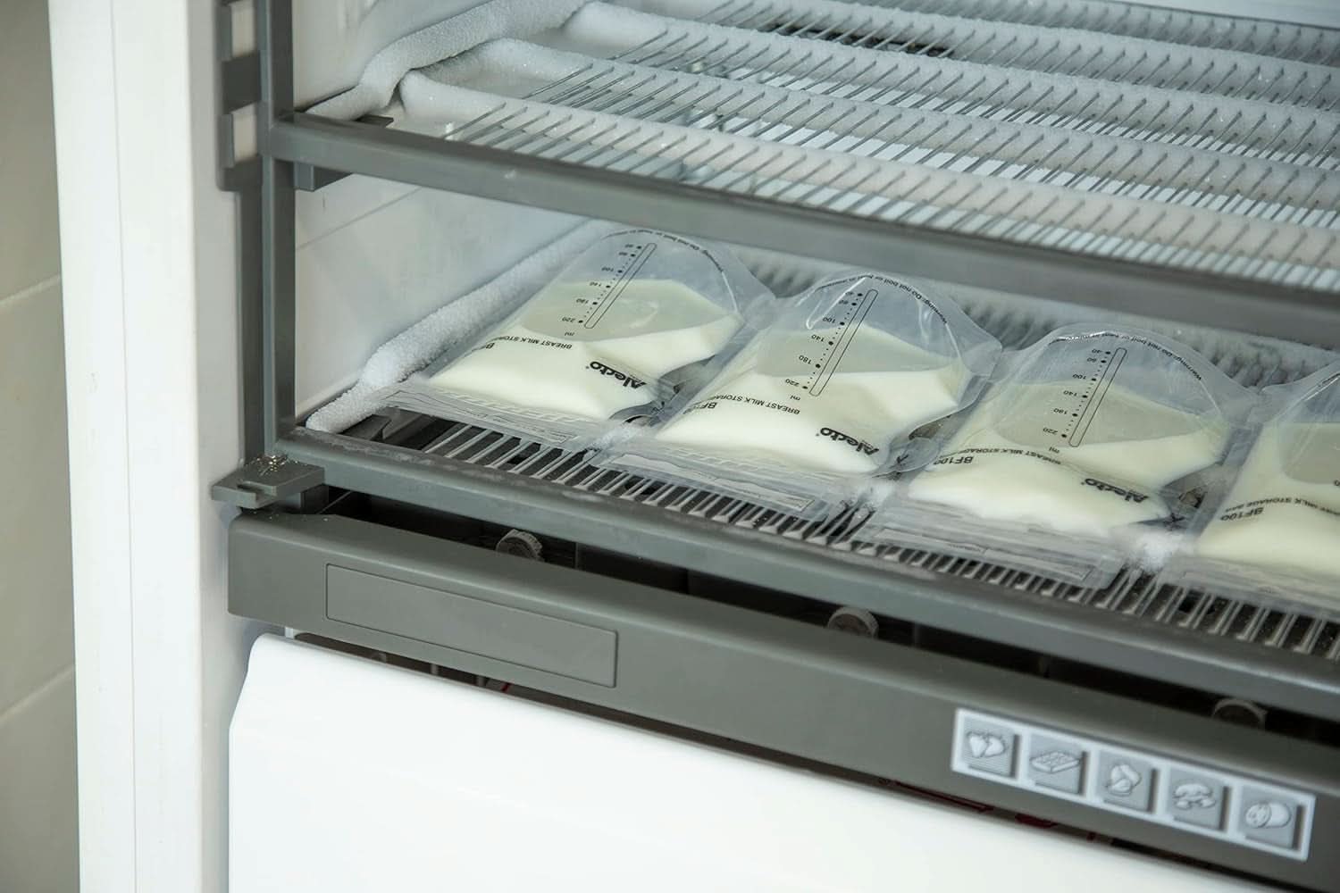 BF100 Bolsa de almacenamiento para leche materna - Bolsa para leche materna - capacidad 220 Ml - 100 piezas - Transparente Alimentación y Accesorios Lactancia Bebe Naty Shop