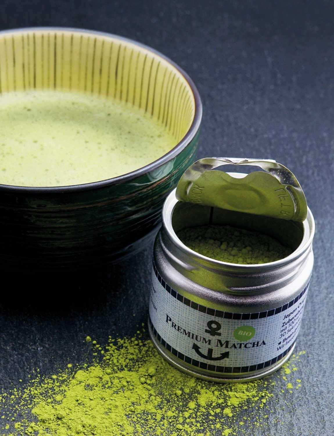 Matcha bio premium din Japonia, calitate ceremonială, fără pesticide, pulbere extrafină în cutie de 30 g, aromă intensă și delicată de ceai verde, potrivită pentru latte, smoothie, calitate ceremonială