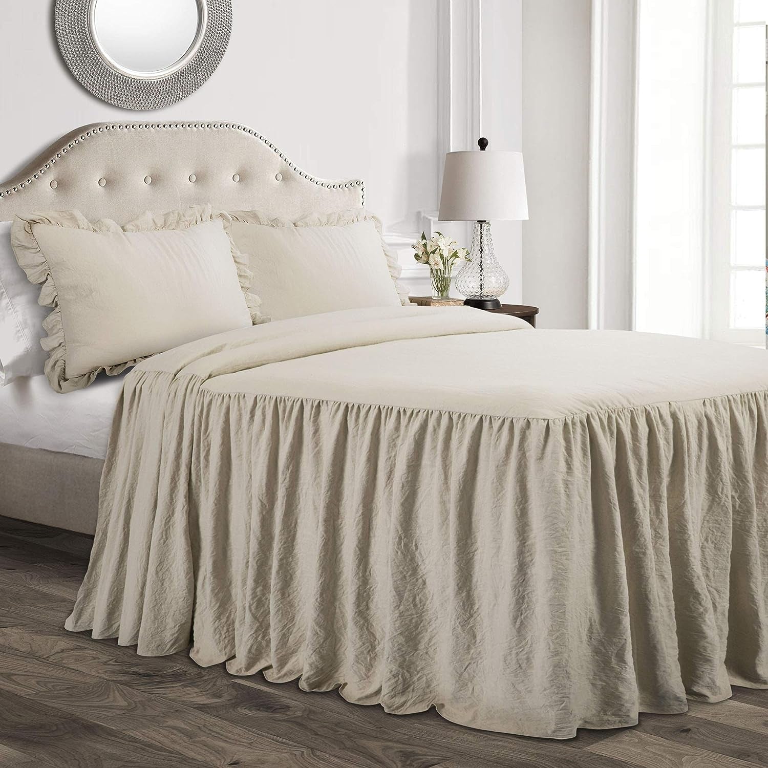 Set de cuvertură de pat Lush Decor cu fustă Ruffle, 3 piese, set de lenjerie de pat Farmhouse de lux, elegant, fermecător detaliu Ruffle, stil atemporal și design clasic, moale și ușor, dimensiune King, Paturi si Cuverturi Lush Decor Neutru Rege