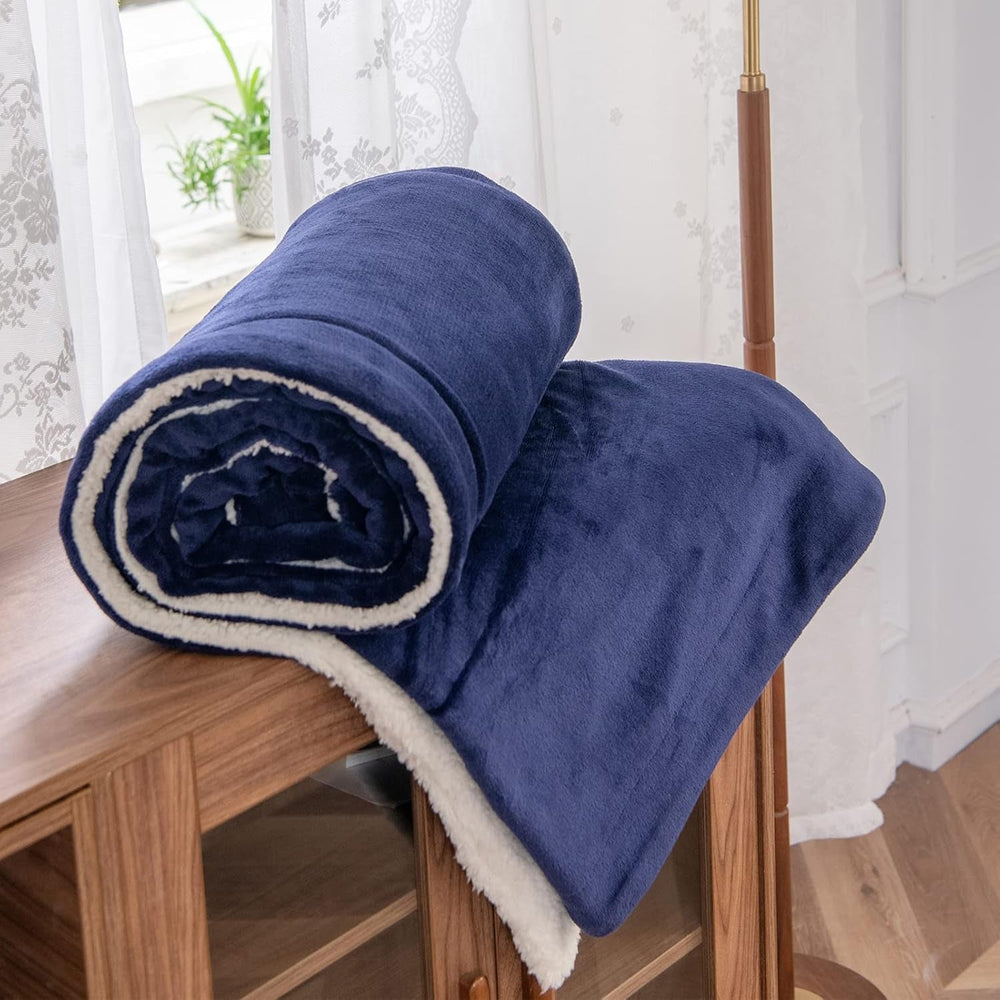 Kono Sherpa manta de lana, 150 X 200 Cm, Suave, Acogedora, Esponjosa, Reversible, Microfibra, mantas fijas para cama, sofá, sofá (Azul marino, doble/doble) Camas y mantas Besuche den KONO-Store